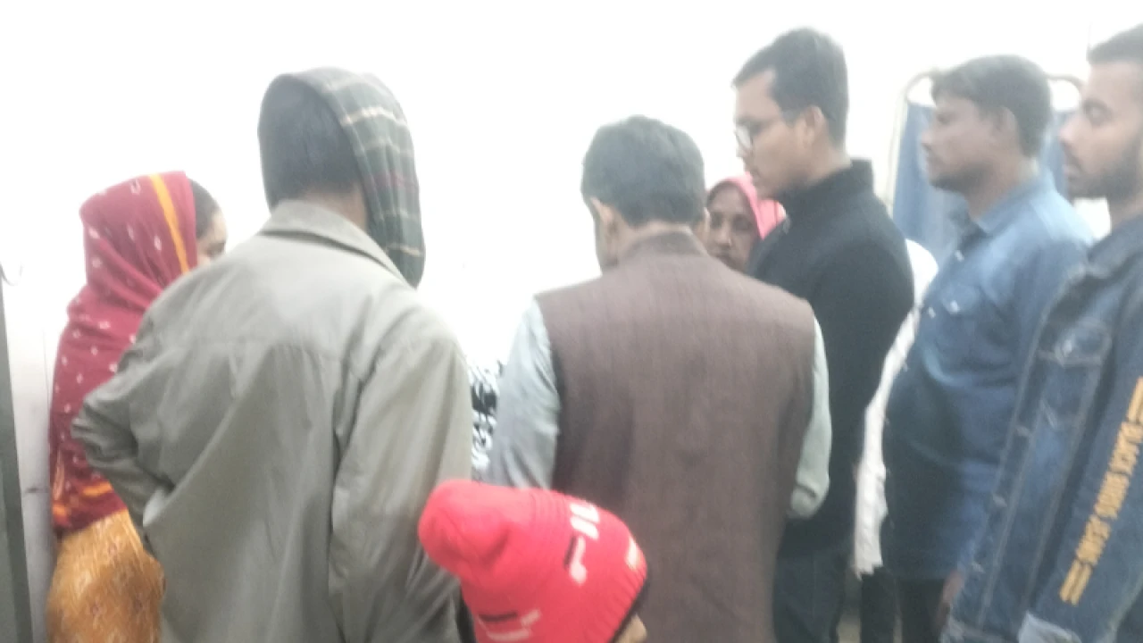 টঙ্গীতে পোশাক কারখানায় টিফিন খেয়ে অর্ধশতাধিক শ্রমিক অসুস্থ