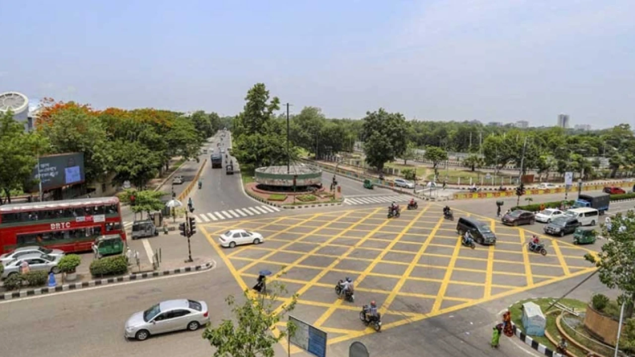 জাহাঙ্গীর গেট থেকে বিজয় সরণি হয়ে ডানে যাওয়া বন্ধ