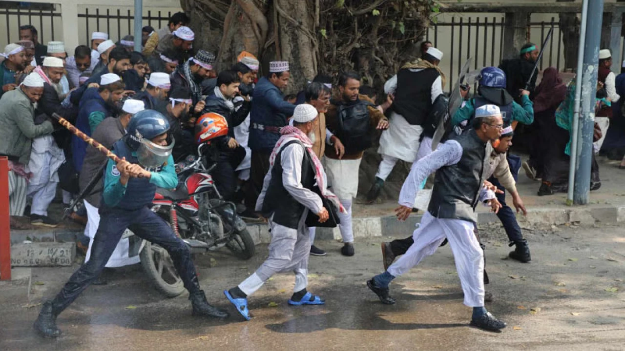 শাহবাগে মাদ্রাসার শিক্ষকদের পেটাল পুলিশ, জলকামান নিক্ষেপ