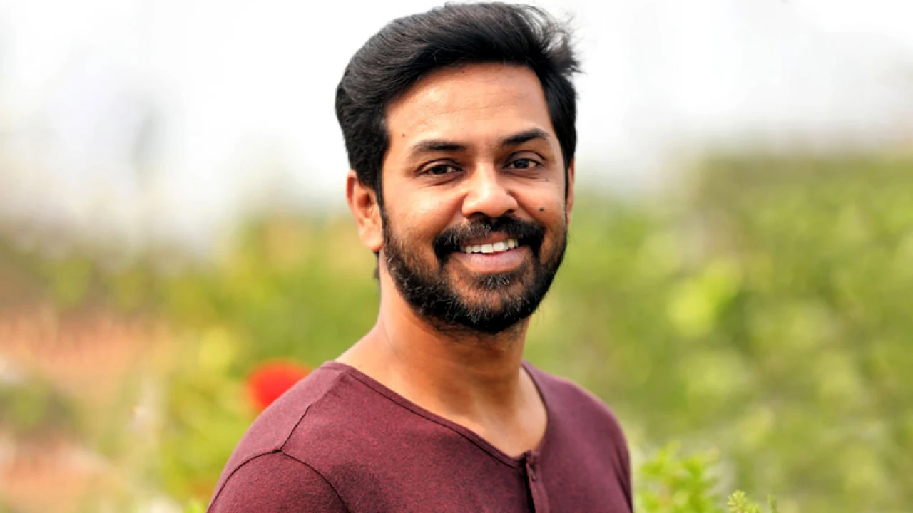 জনাব সরকার, কাজের সরকার হন: নিপুন 