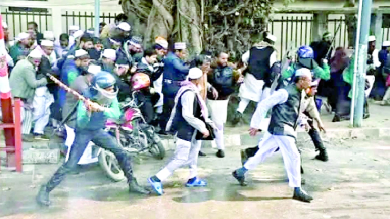 মাদ্রাসা শিক্ষকদের পুলিশের লাঠিচার্জ আহত ১০