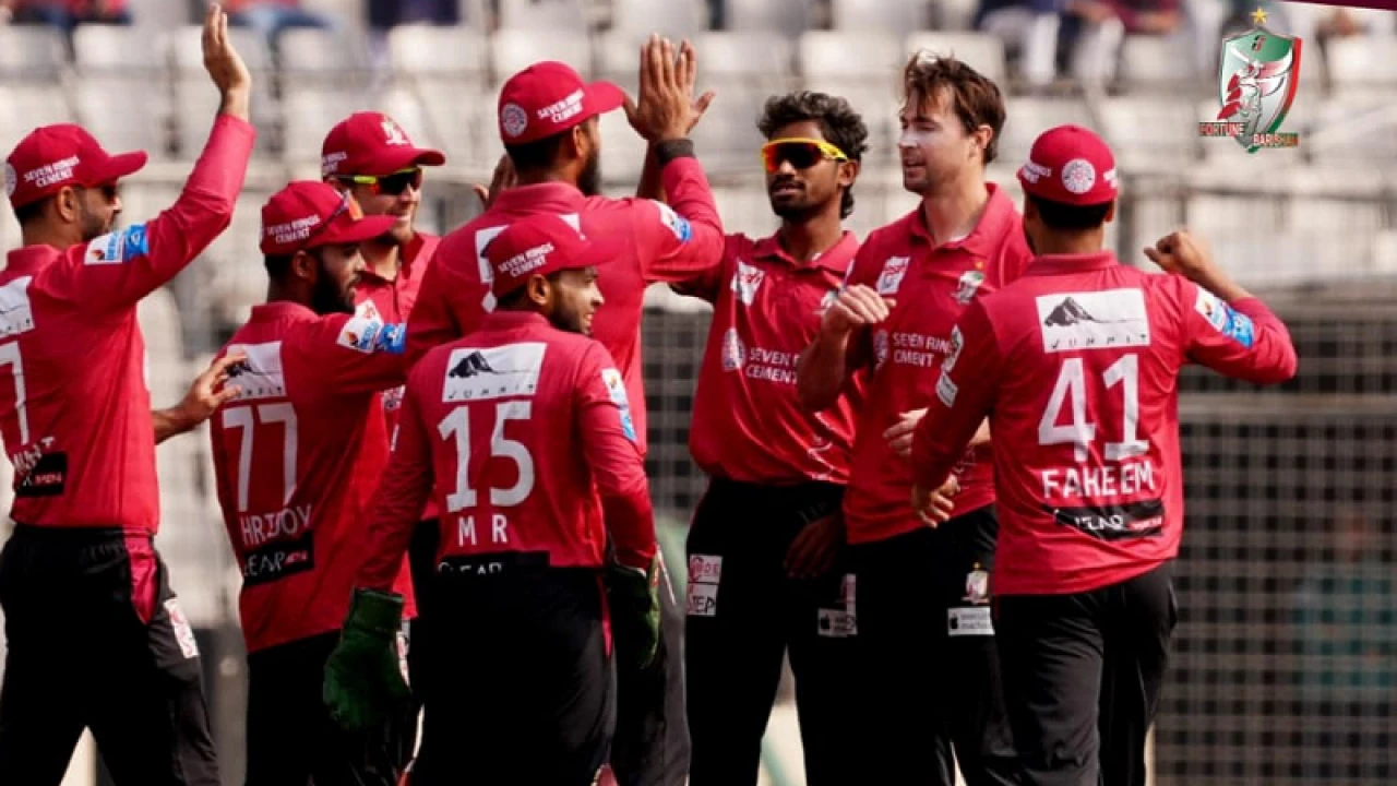 খুলনাকে হারিয়ে শীর্ষস্থানের লড়াই জমিয়ে তুলল বরিশাল