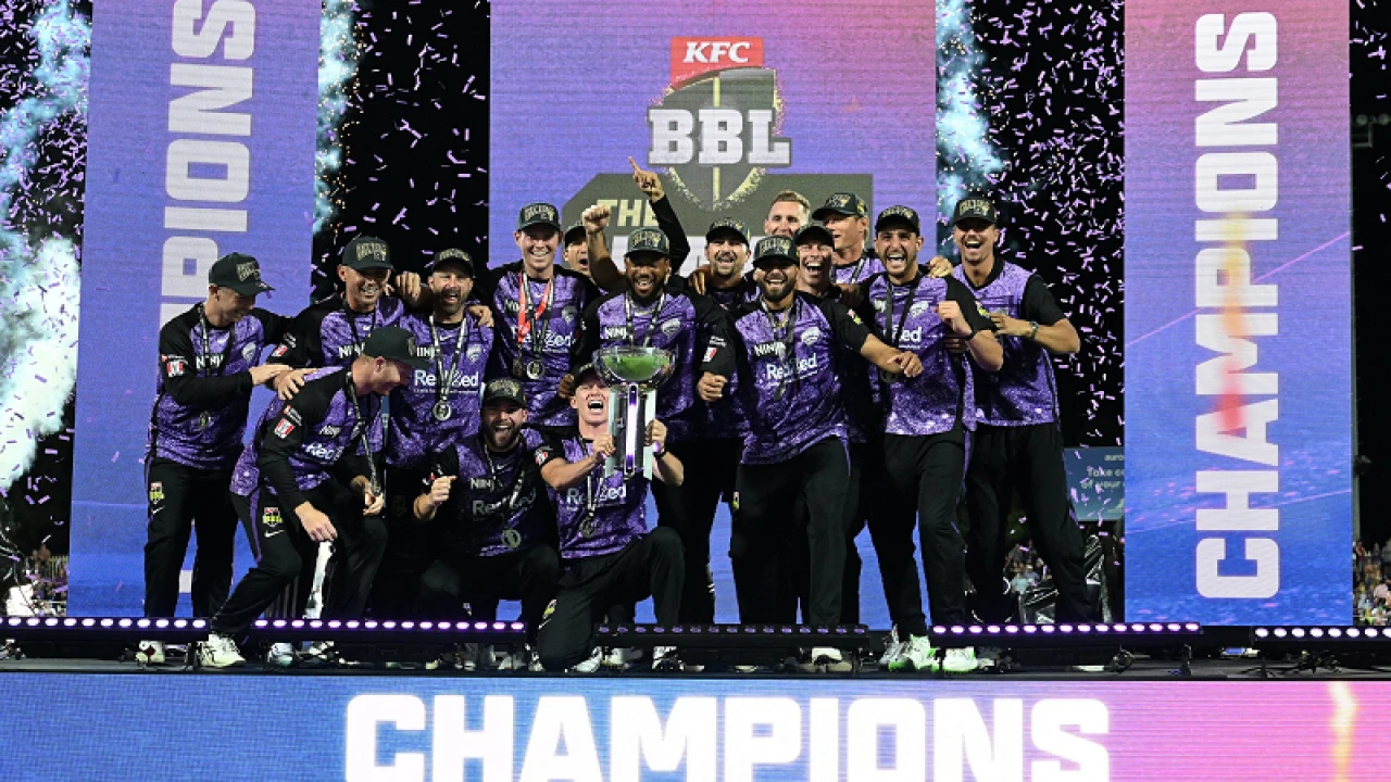 ওয়েনের রেকর্ডগড়া সেঞ্চুরিতে প্রথমবার চ্যাম্পিয়ন হোবার্ট