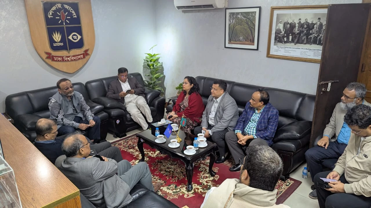 ঢাবি উপাচার্যের সঙ্গে সাদা দলের সাক্ষাৎ