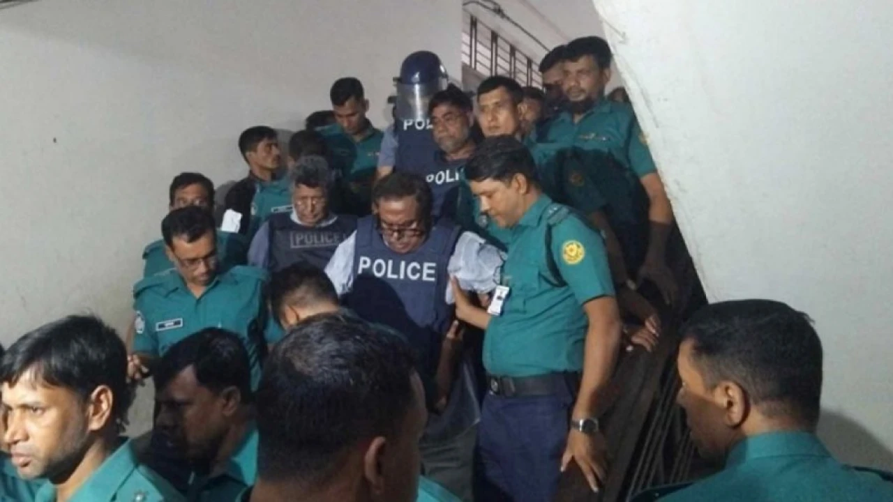 দুদকের মামলায় সাবেক খাদ্যমন্ত্রীকে গ্রেপ্তার দেখিয়েছেন আদালত