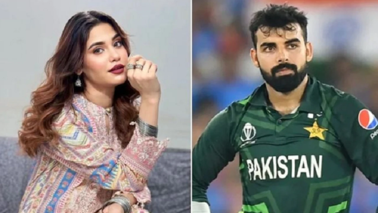 নায়িকাদের ‘মেসেজ’ দেন পাকিস্তানের ক্রিকেটাররা, মুখ খুললেন শাদাব