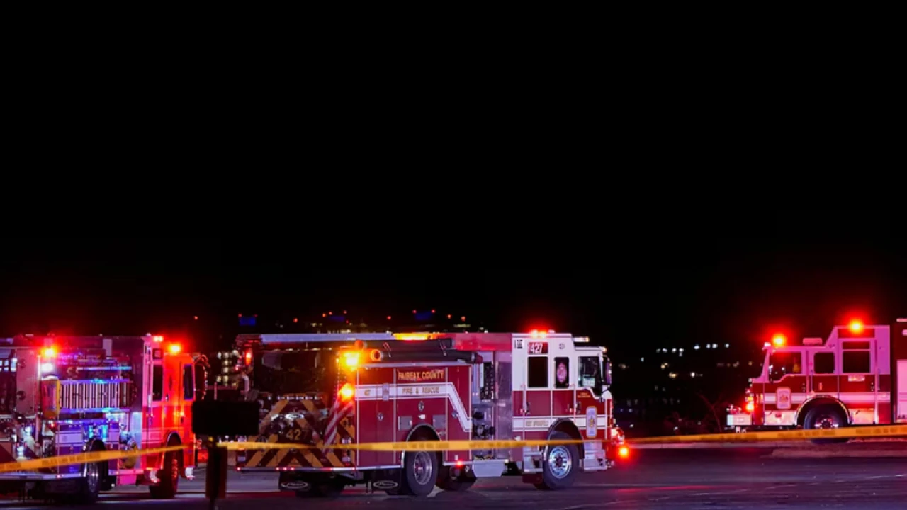 যুক্তরাষ্ট্রে হেলিকপ্টারের সঙ্গে যাত্রীবাহী বিমানের সংঘর্ষ, বহু হতাহতের শঙ্কা