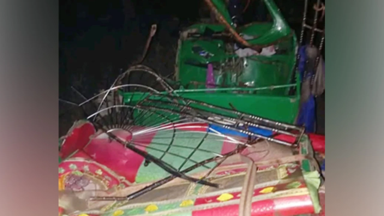 সিএনজি-ট্রাকের সংঘর্ষে ৫ জনের মৃত্যু