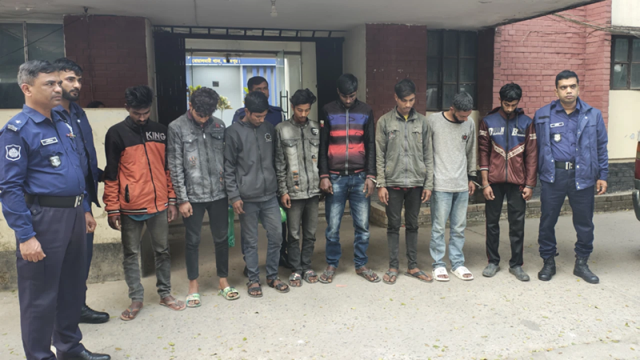 গরু চোর অভিযোগে ৮ জনকে পিটিয়ে পুলিশে দিল স্থানীয়রা