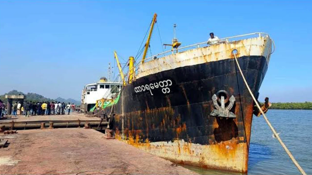 আরাকান আর্মির আটক করা জাহাজ ১৬ দিন পর মুক্ত