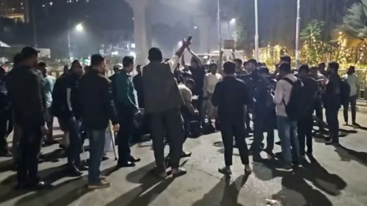 প্রধান উপদেষ্টার বাসভবনের দিকে যাচ্ছেন অভ্যুত্থানে আহতরা 