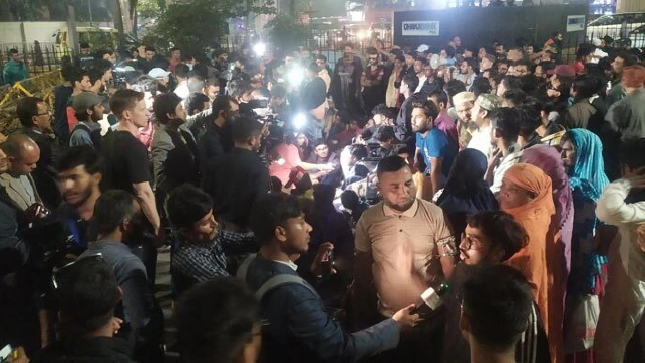 প্রধান উপদেষ্টার বাসভবন অভিমুখে যাত্রা, আটকে দিলো পুলিশ