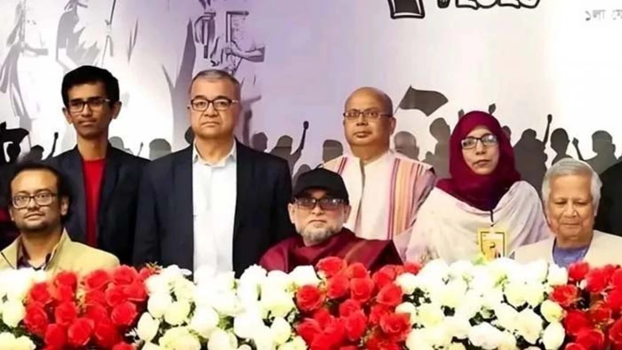 পুরস্কারপ্রাপ্তদের পেছনে দাঁড় করিয়ে ফটোসেশন, মুখ খুললেন ফারুকী