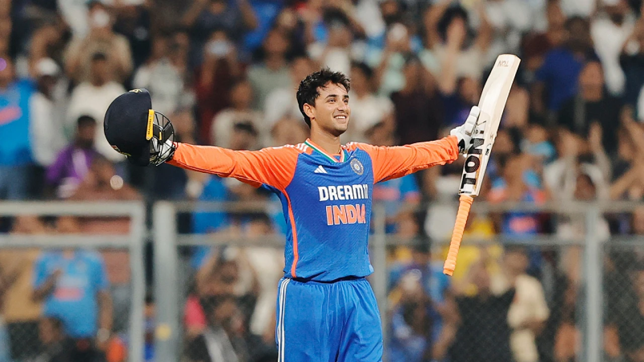 অভিষেকের কীর্তিময় সেঞ্চুরি, লজ্জার রেকর্ড গড়ে ইংল্যান্ডের হার