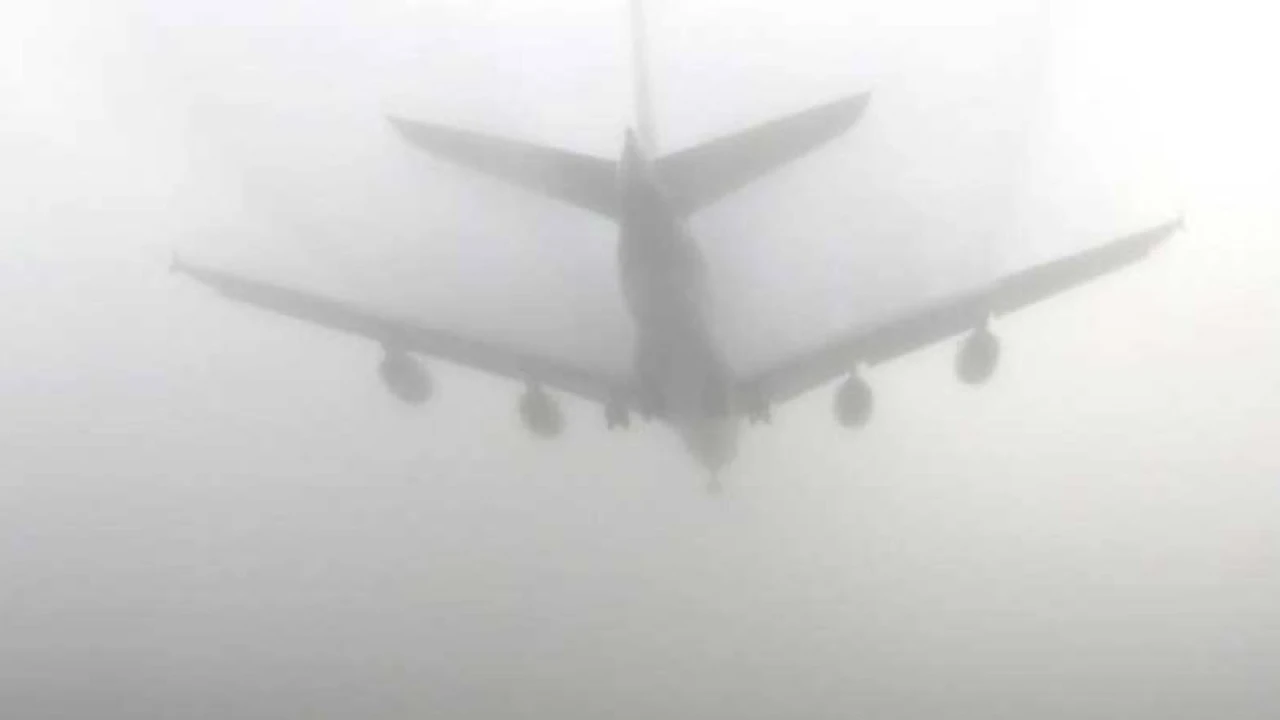 ঘন কুয়াশায় শাহজালালে নামতেই পারেনি ৬ ফ্লাইট