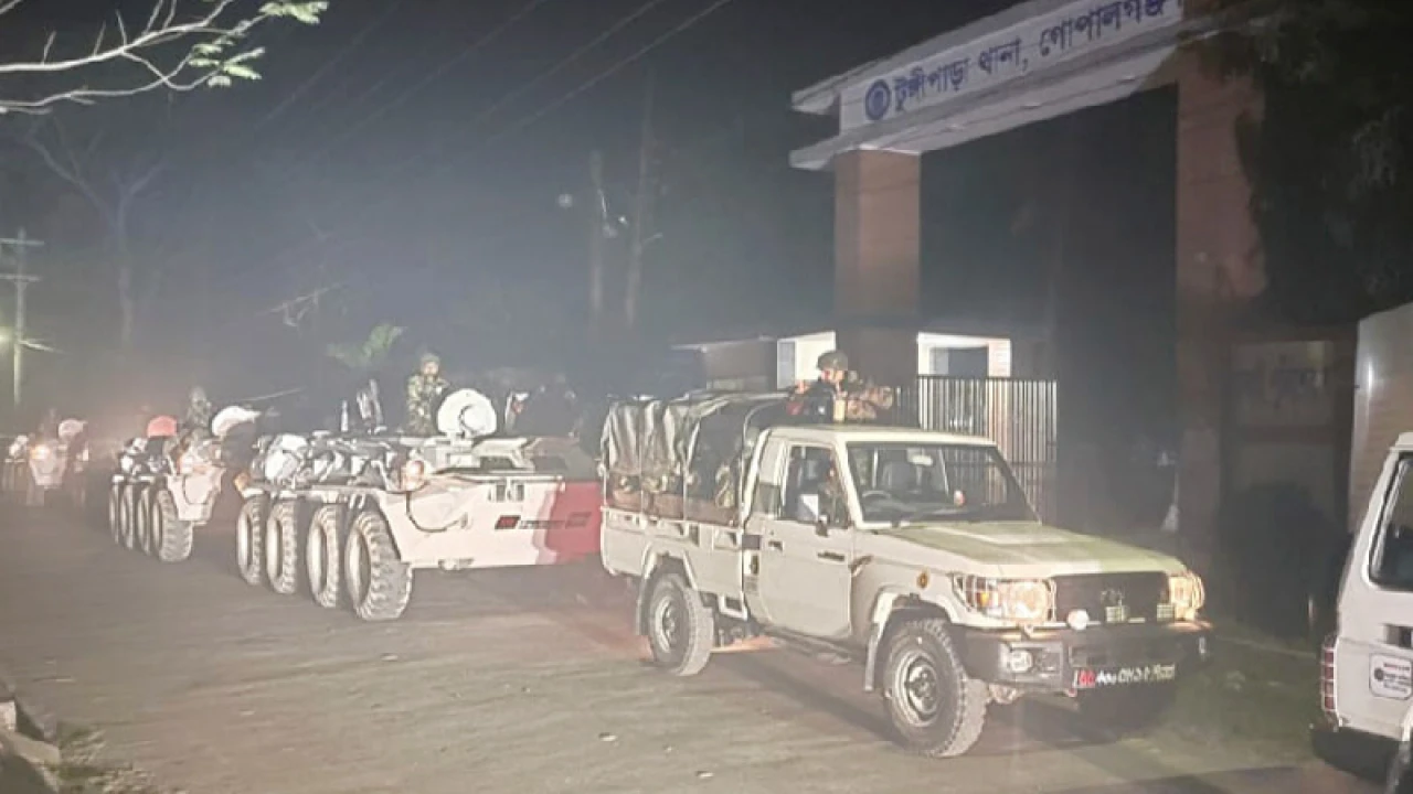 টুঙ্গিপাড়া থানা-পুলিশকে নিরাপত্তা দিতে রাতভর সেনাবাহিনীর পাহারা