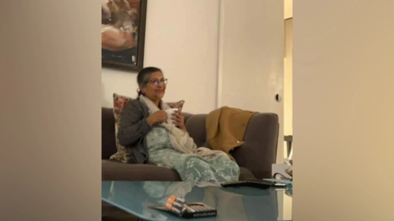 লন্ডনে দেখা মিলল শেখ রেহানার