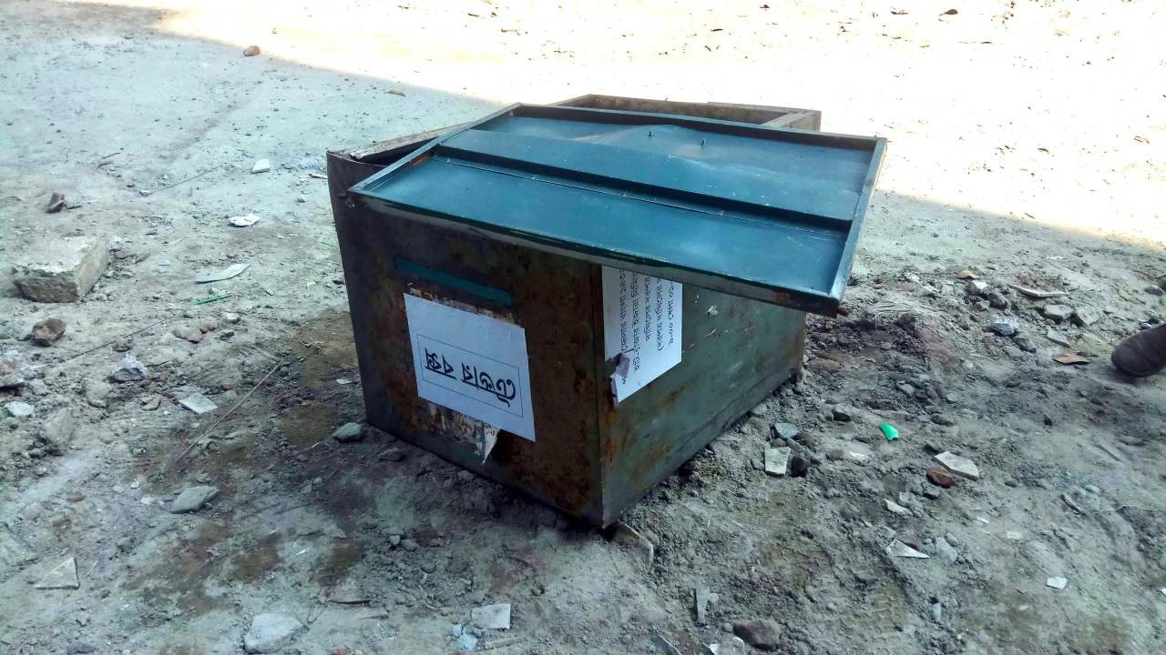 প্রকাশ্যে গুলি-বোমা ফাটিয়ে দরপত্র লুট হলেও মামলায় আসামি অজ্ঞাত