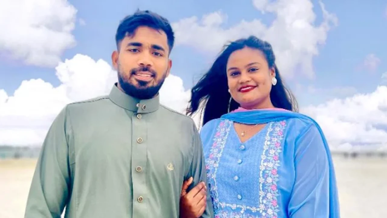 ভক্তের সঙ্গে বিয়ের পিঁড়িতে বসছেন আঁখি