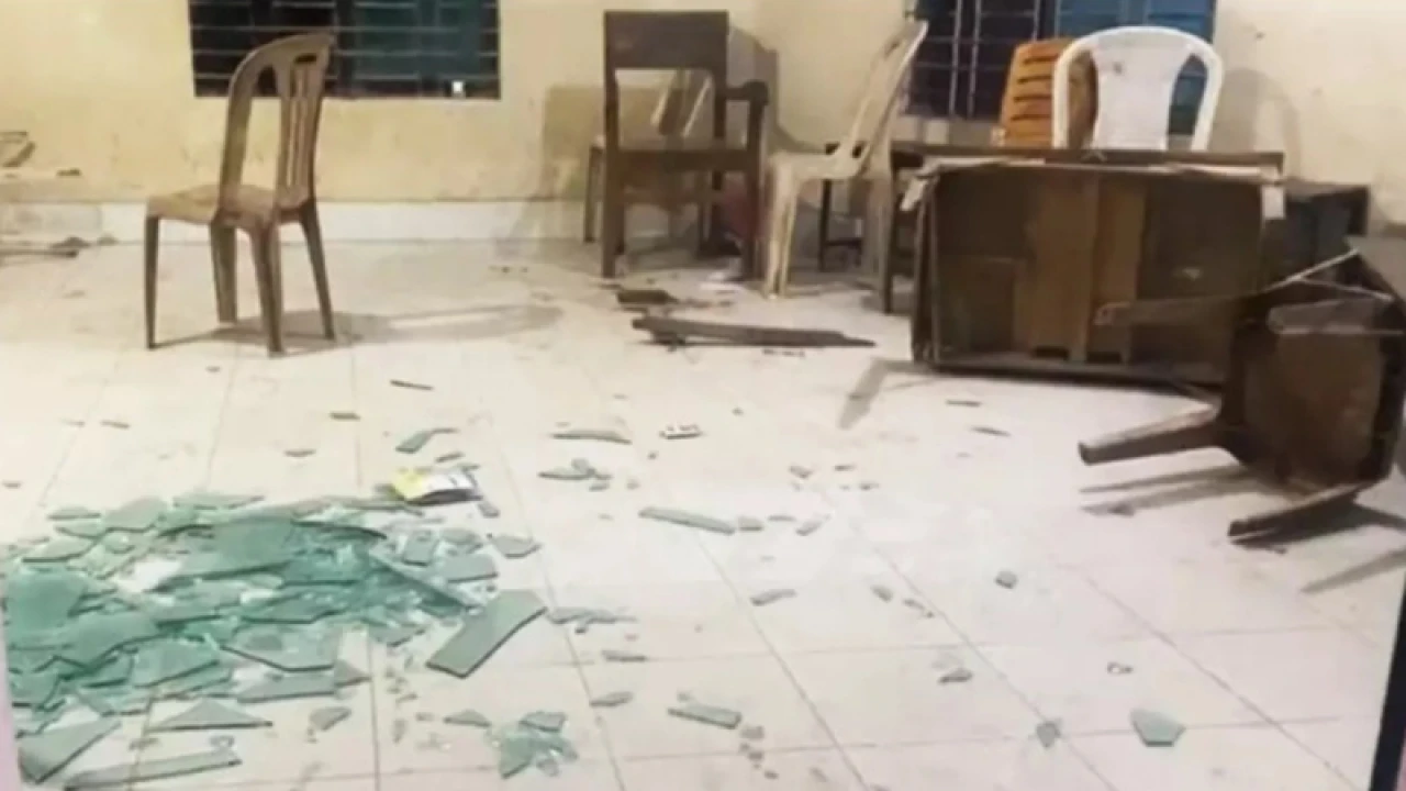 সেনবাগে সালিশি বৈঠকে থানার ভেতরে মারামারি, আটক ৬