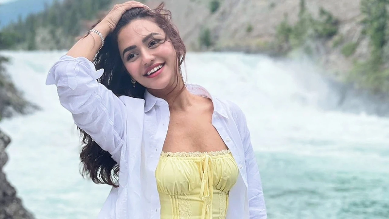 পড়াশোনা করতে যুক্তরাজ্যে যাচ্ছেন ফারিয়া