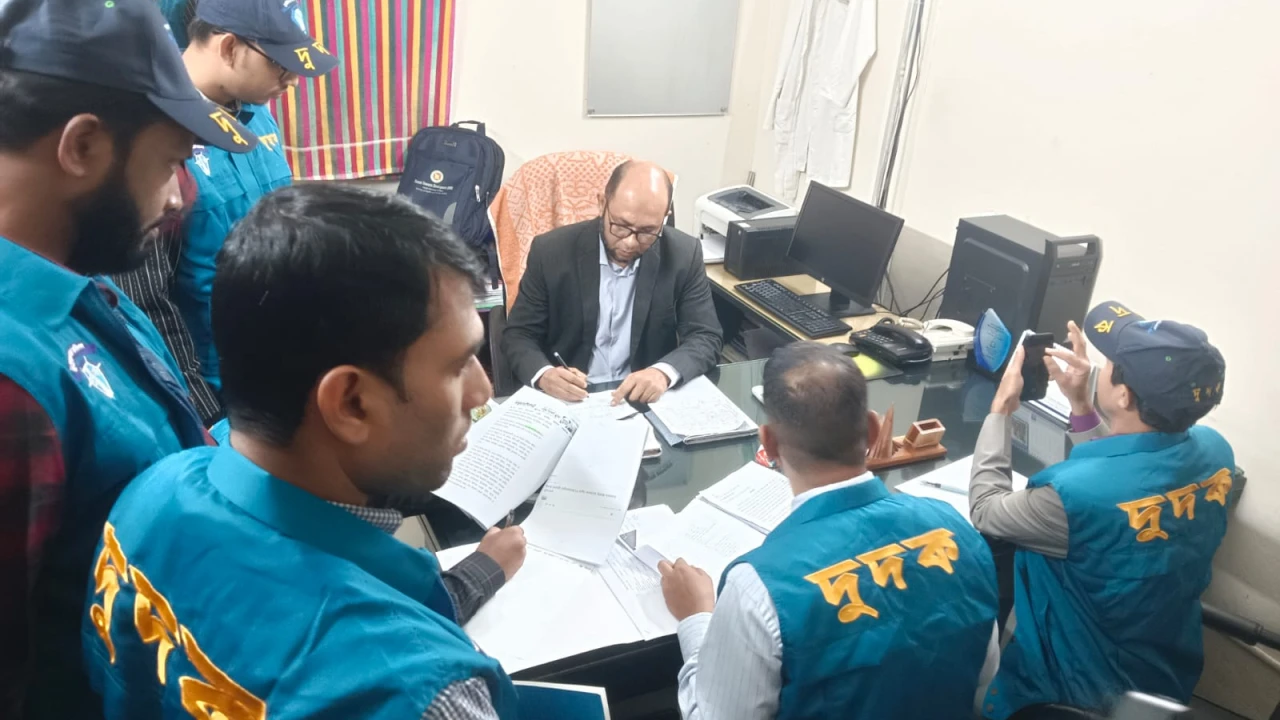 হাসপাতালে উপস্থিত না থেকেও বেতন তুলতেন ১৬ নার্স 