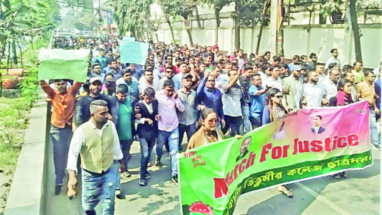 ২৬শ শিক্ষা প্রতিষ্ঠানে ছাত্রদলের মার্চ ফর জাস্টিস স্মারকলিপি