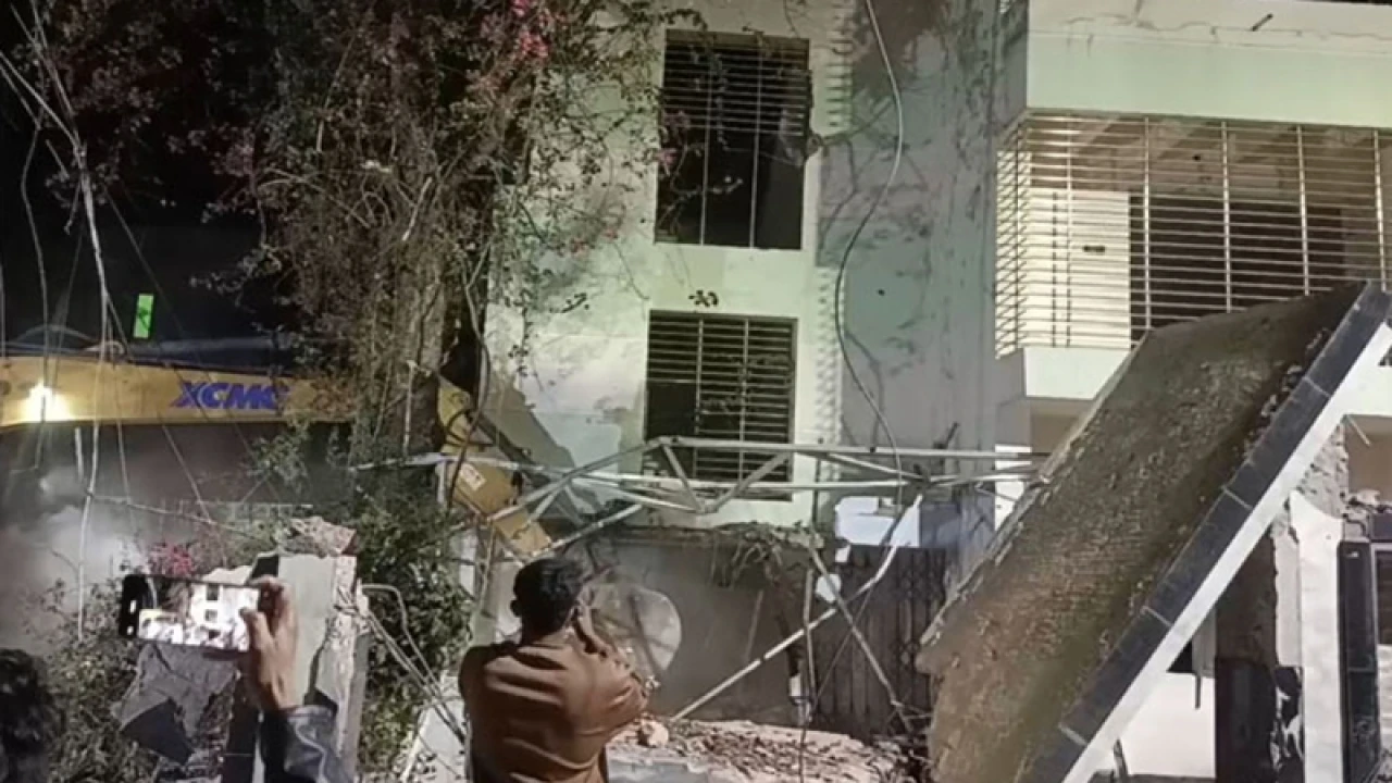 রাজশাহীতে গুঁড়িয়ে দেওয়া হলো সাবেক মেয়র লিটনের বাড়ি