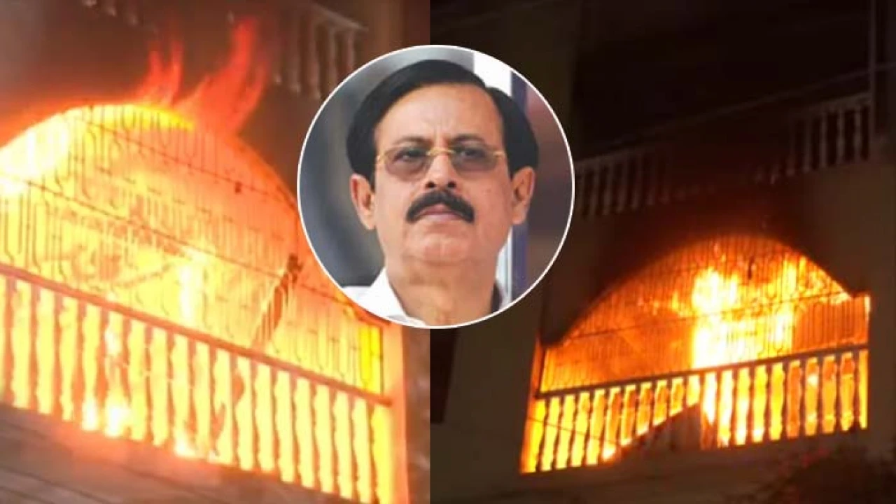 মধ্যরাতে শেখ সেলিমের বাড়িতে ভাঙচুর-আগুন