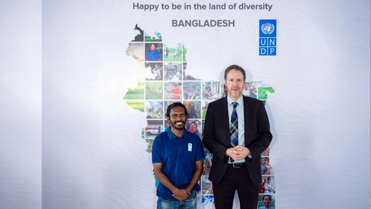 পর্বতারোহী শাকিল প্লাস্টিক দূষণ বিষয়ে সচেতনতা বাড়াতে ইউএনডিপি'র সাথে কাজ করবে