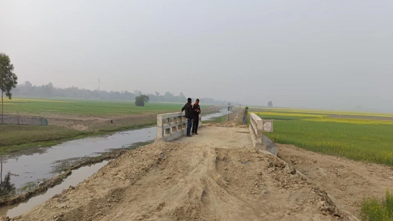 ব্রিজ আছে সড়ক নেই, ভোগান্তি এলাকাবাসীর