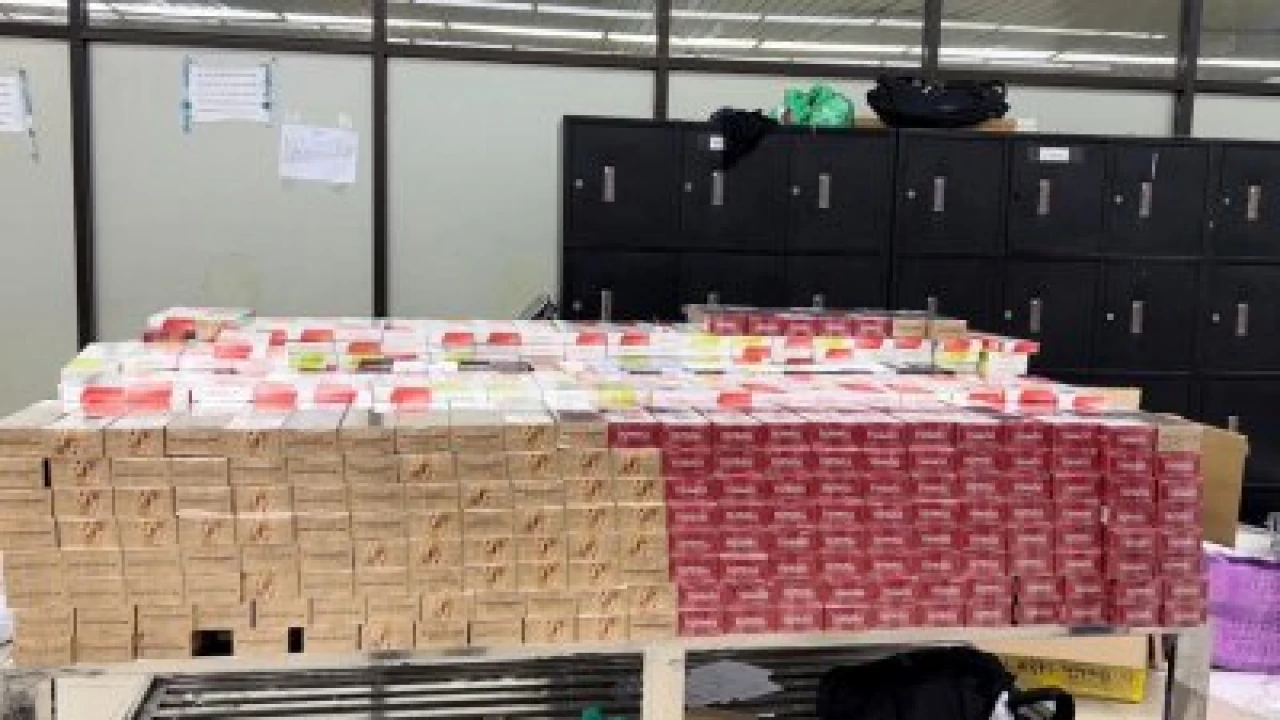 শাহজালালে ২ হাজার কার্টন সিগারেটসহ নিষিদ্ধ মালামাল জব্দ