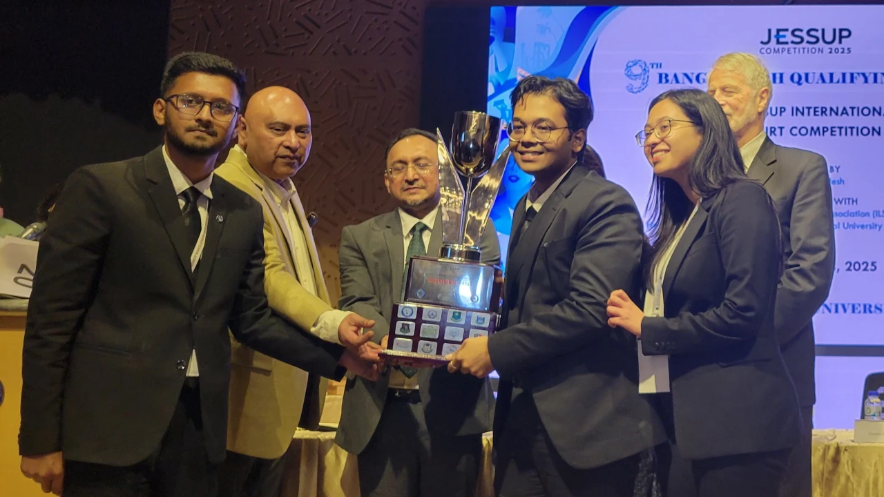 ইন্টারন্যাশনাল ল’ মুট কোর্ট প্রতিযোগিতার আন্তর্জাতিক রাউন্ডে ইস্টার্ন ইউনিভার্সিটি