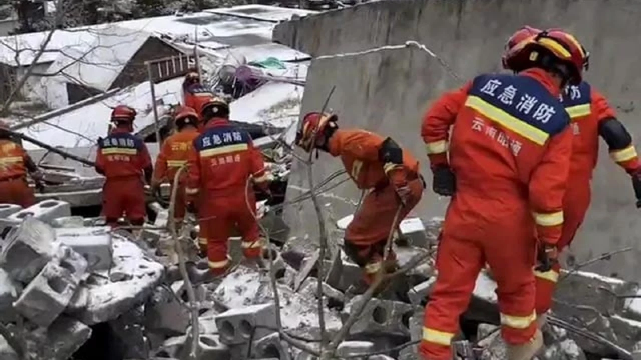 চীনে প্রবল বৃষ্টিপাতে ভূমিধস, চাপা পড়েছেন ৩০ জন 
