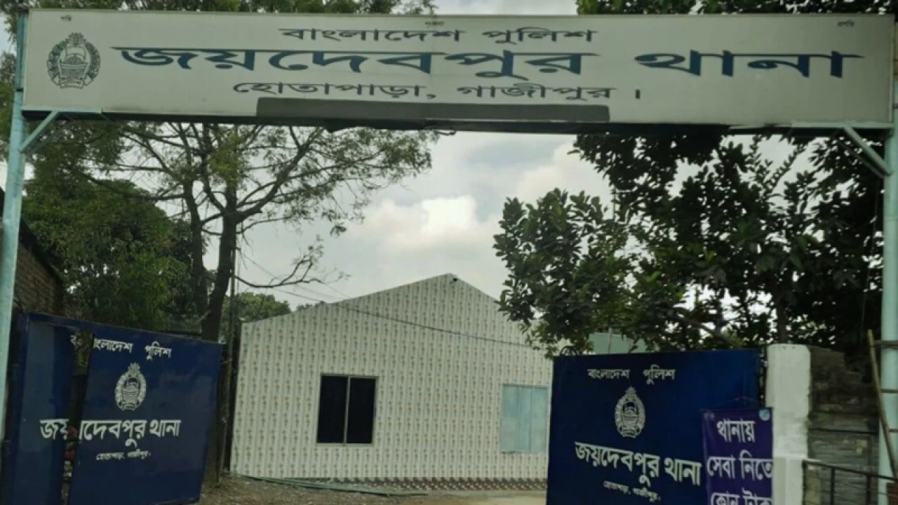 পুলিশ থেকে শ্রমিক লীগ নেতাকে ছিনিয়ে নিল বিএনপি নেতা