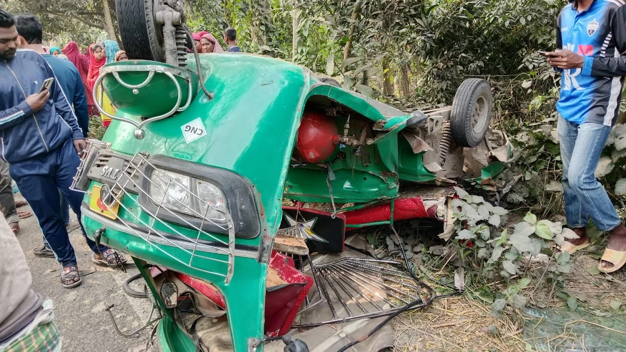 সাঁথিয়ায় ট্রলির ধাক্কায় সিএনজির ২ যাত্রী নিহত 