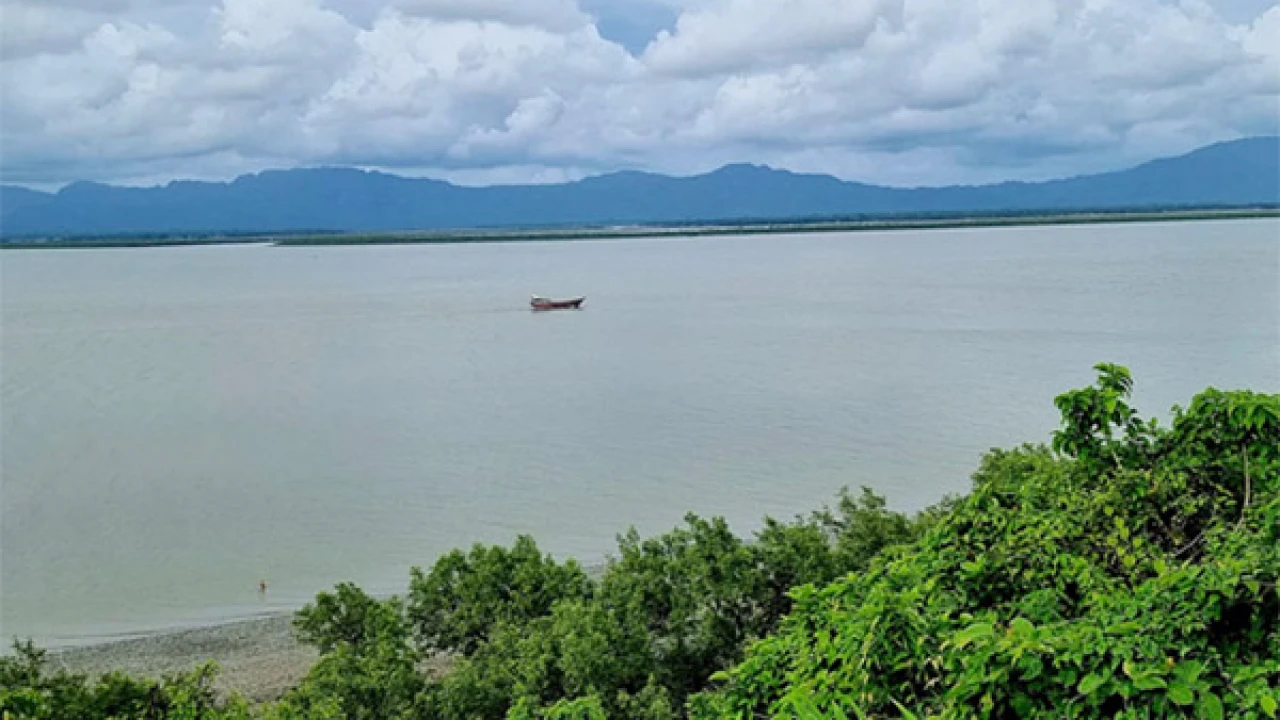 ৪ জেলেকে ধরে নিয়ে গেল আরাকান আর্মি