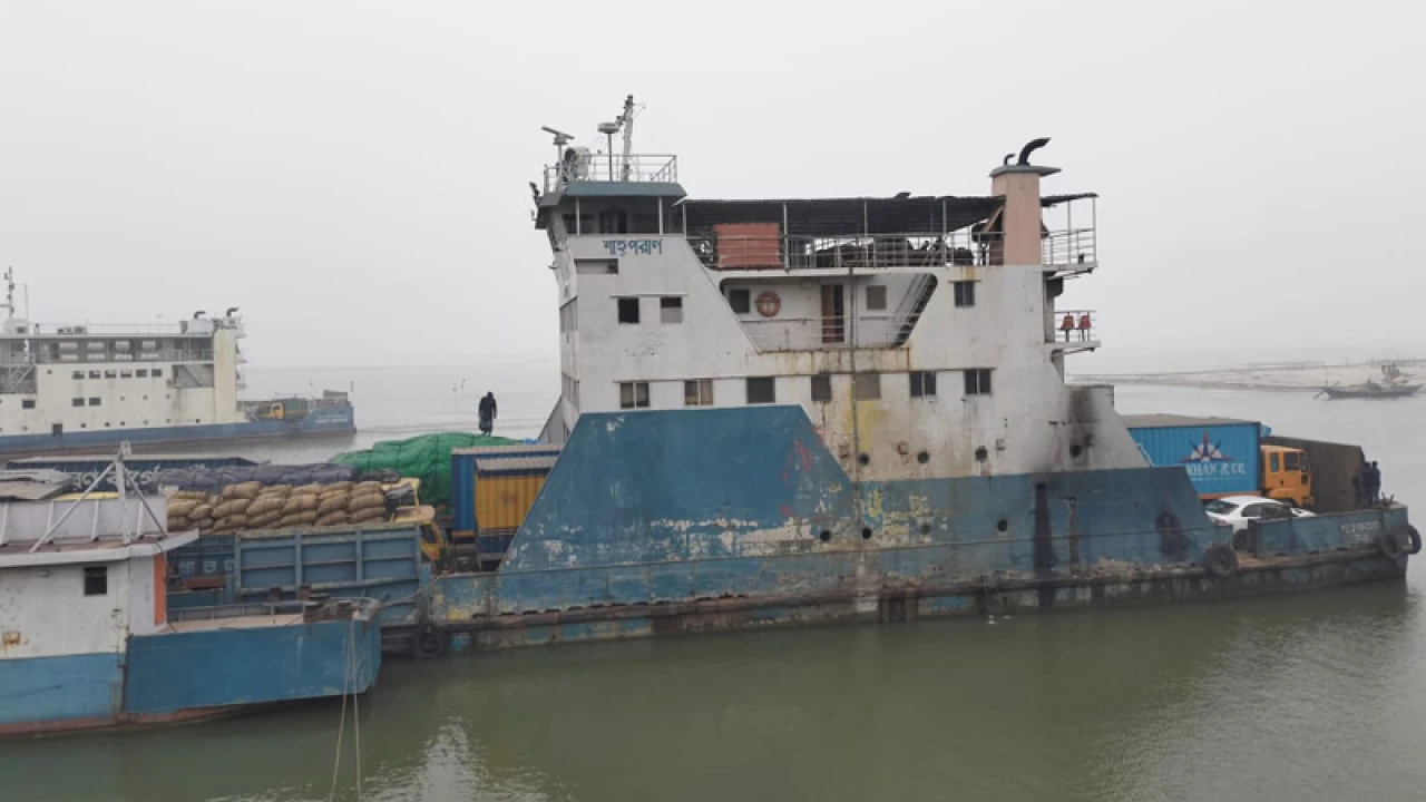 দৌলতদিয়া-পাটুরিয়া নৌরুটে ফেরি চলাচল স্বাভাবিক