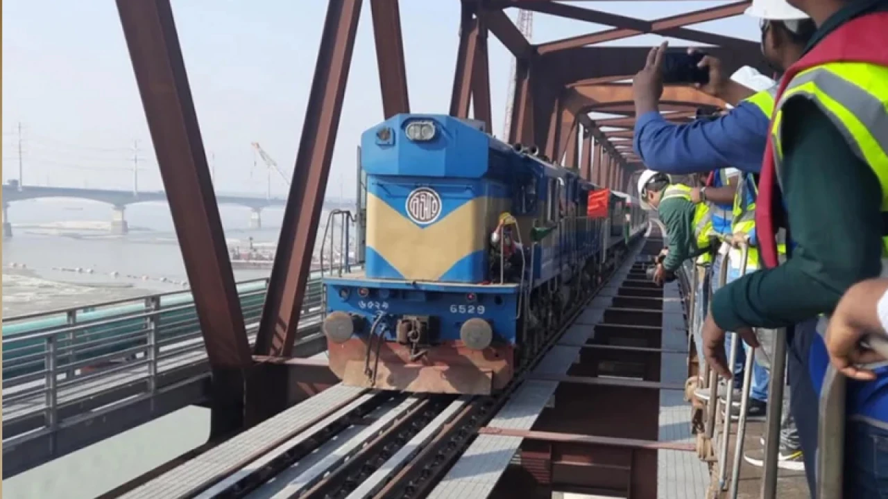 আজ থেকে যমুনা সেতুতে আর চলবে না ট্রেন