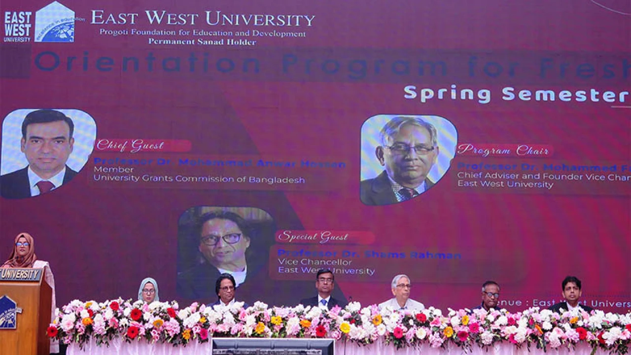 ইস্ট ওয়েস্ট বিশ্ববিদ্যালয়ে বসন্তকালীন সেমিস্টারের নবীনবরণ অনুষ্ঠিত 