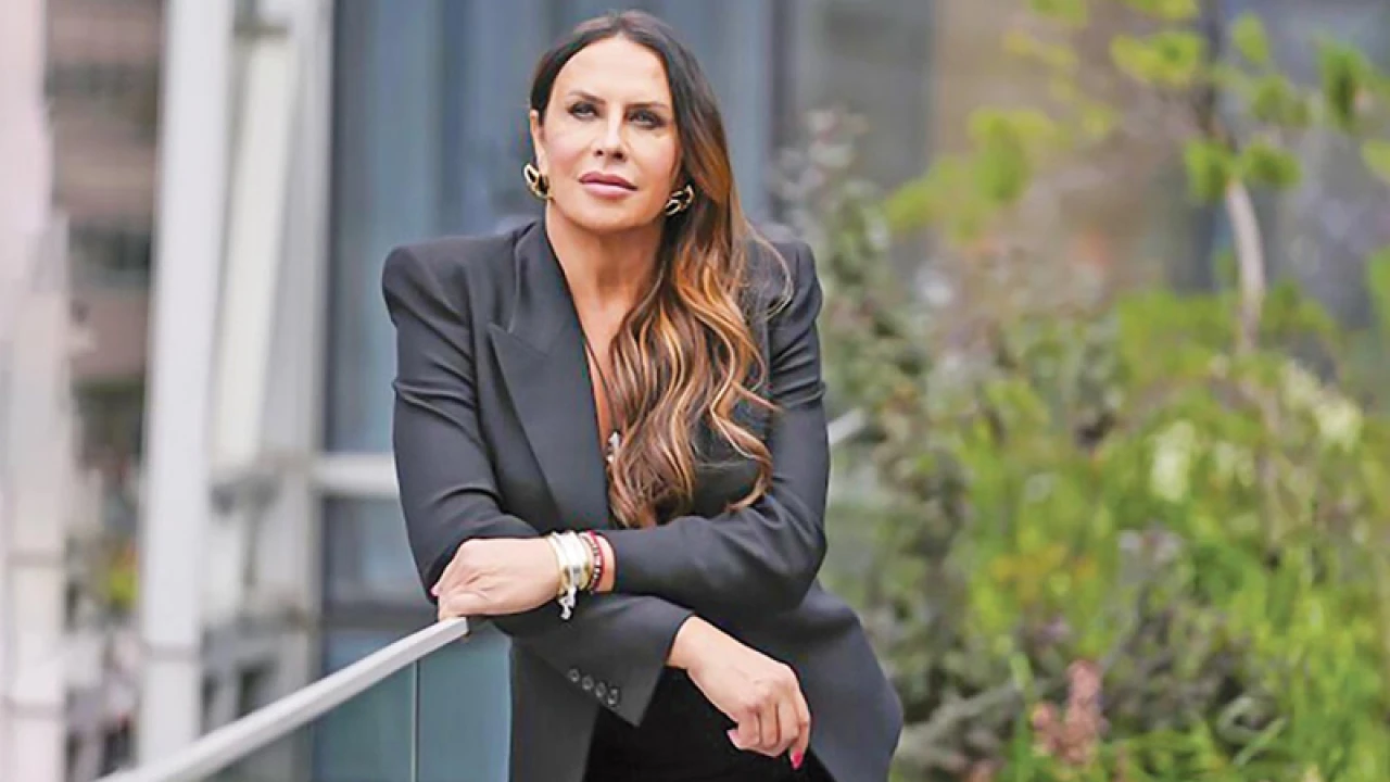 বিতর্কিত পোস্টের জন্য ক্ষমা চাইলেন ট্রান্সজেন্ডার অভিনেত্রী