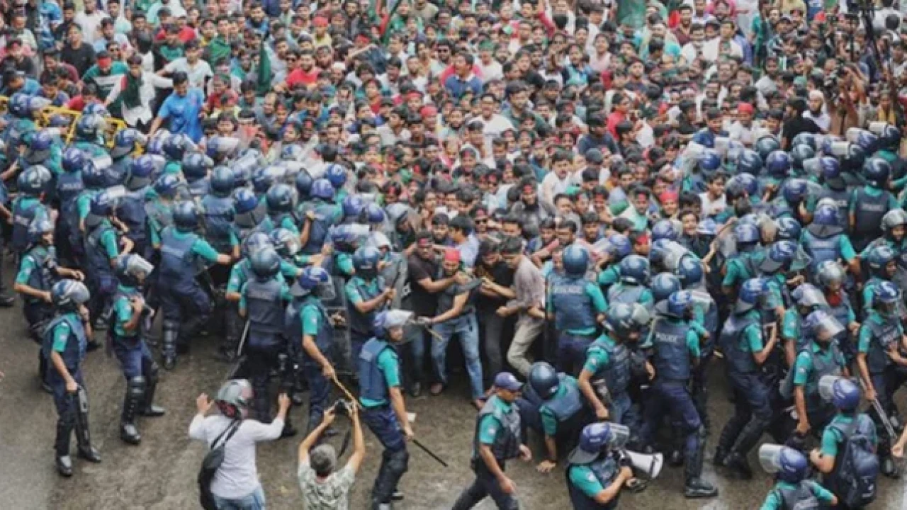 আ. লীগ নিষিদ্ধ না হলে রাজপথ না ছাড়ার ঘোষণা