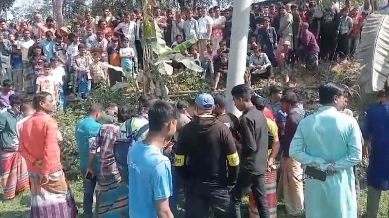 রাস্তার পাশে পড়ে ছিল অজ্ঞাত মরদেহ