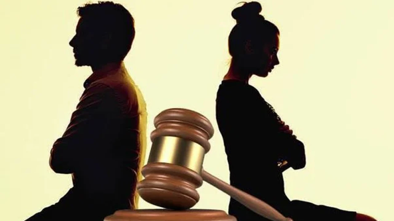 প্রাক্তন স্ত্রীকে ‘ডিভোর্সি’ বললে প্রাক্তন স্বামীকেও ‘ডিভোর্সার’ বলতে হবে