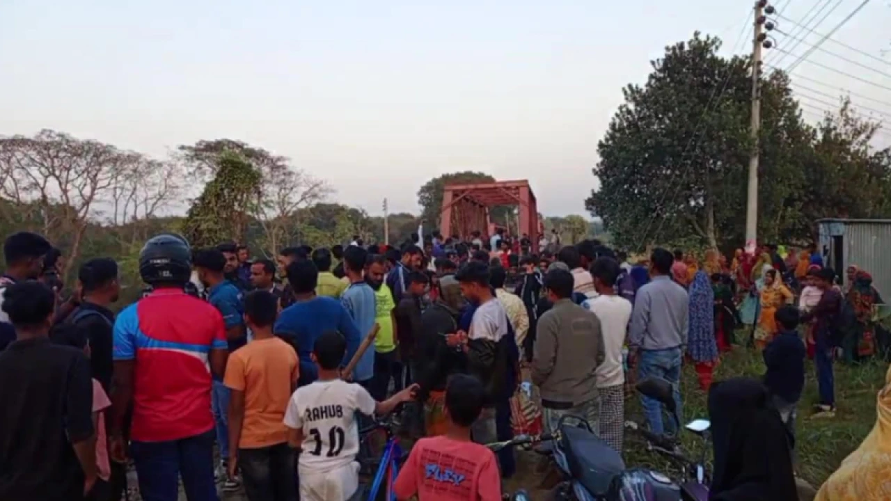 ট্রেনে কাটা পড়ে অজ্ঞাত দুই ব্যক্তির মৃত্যু