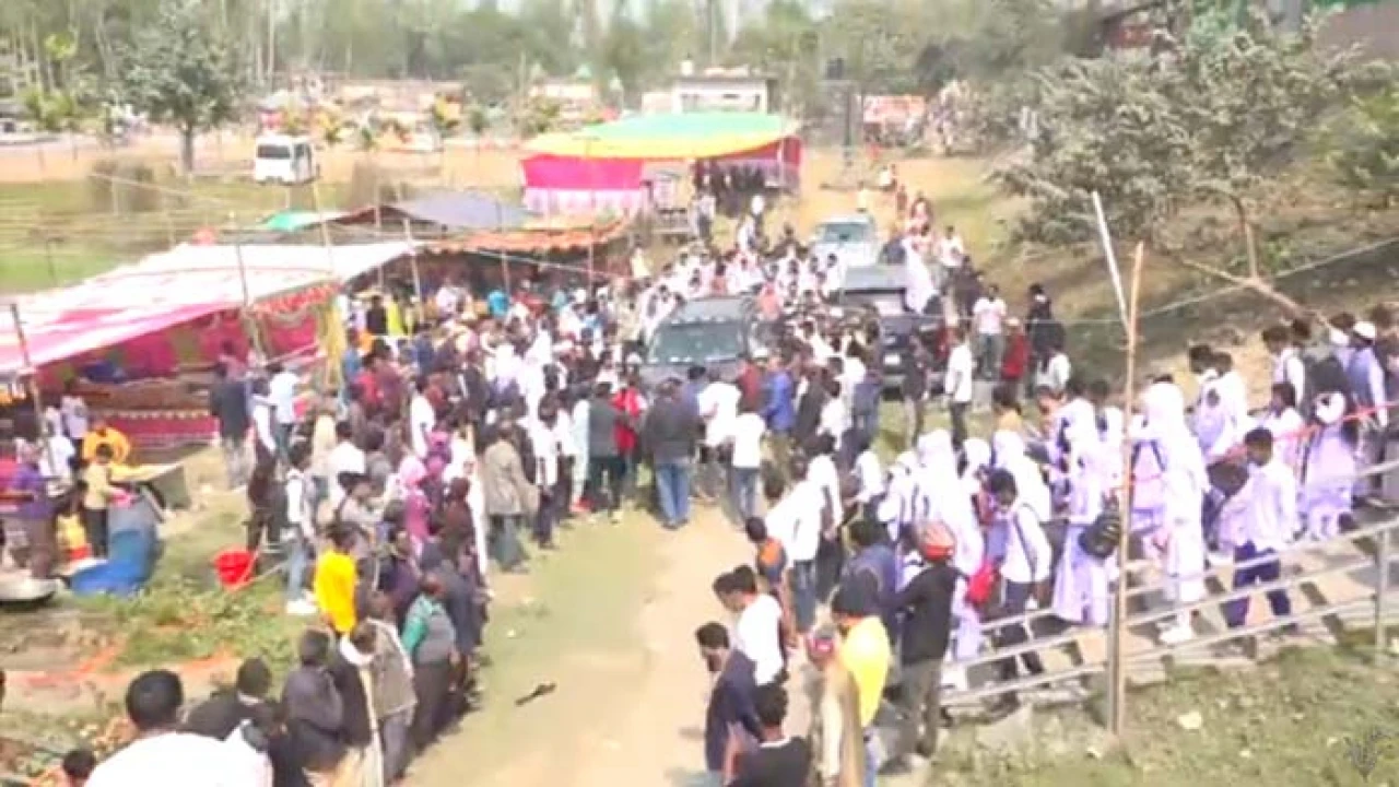 স্লোগানে মুখর তিস্তা পাড়, জড়ো হচ্ছে মানুষ