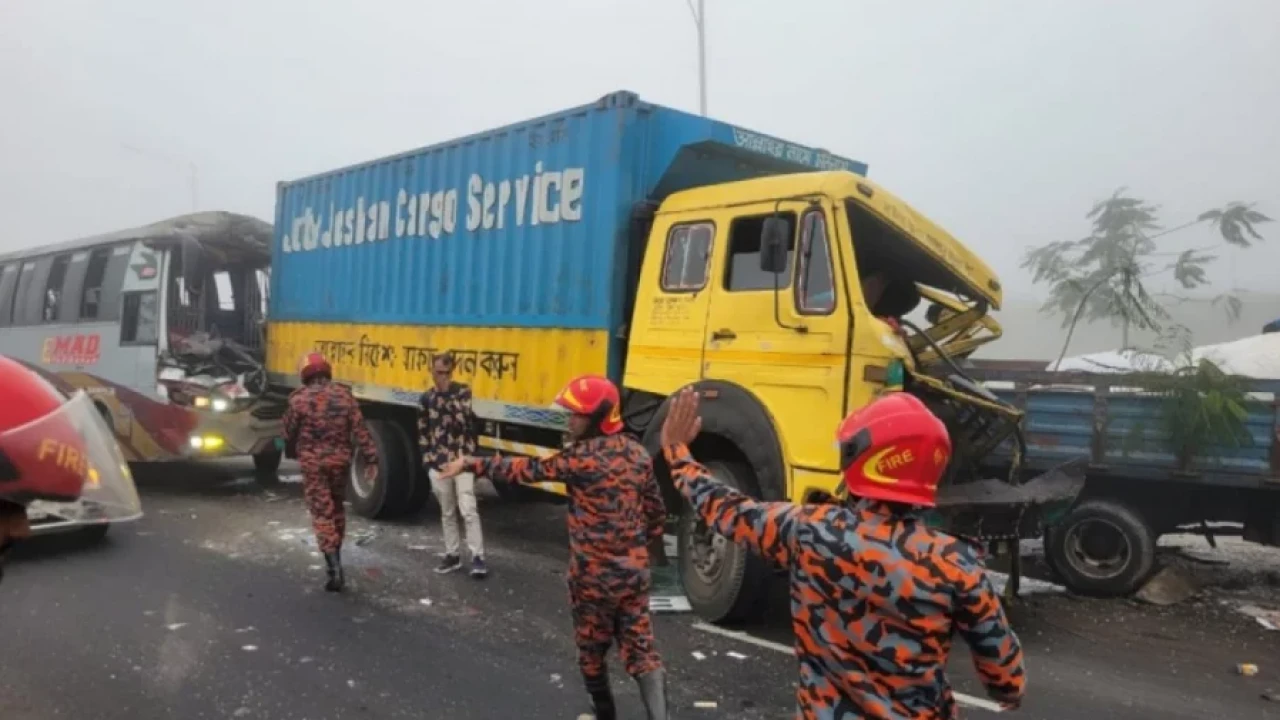 ঢাকা-মাওয়া এক্সপ্রেসওয়েতে ৫ গাড়ির সংঘর্ষ