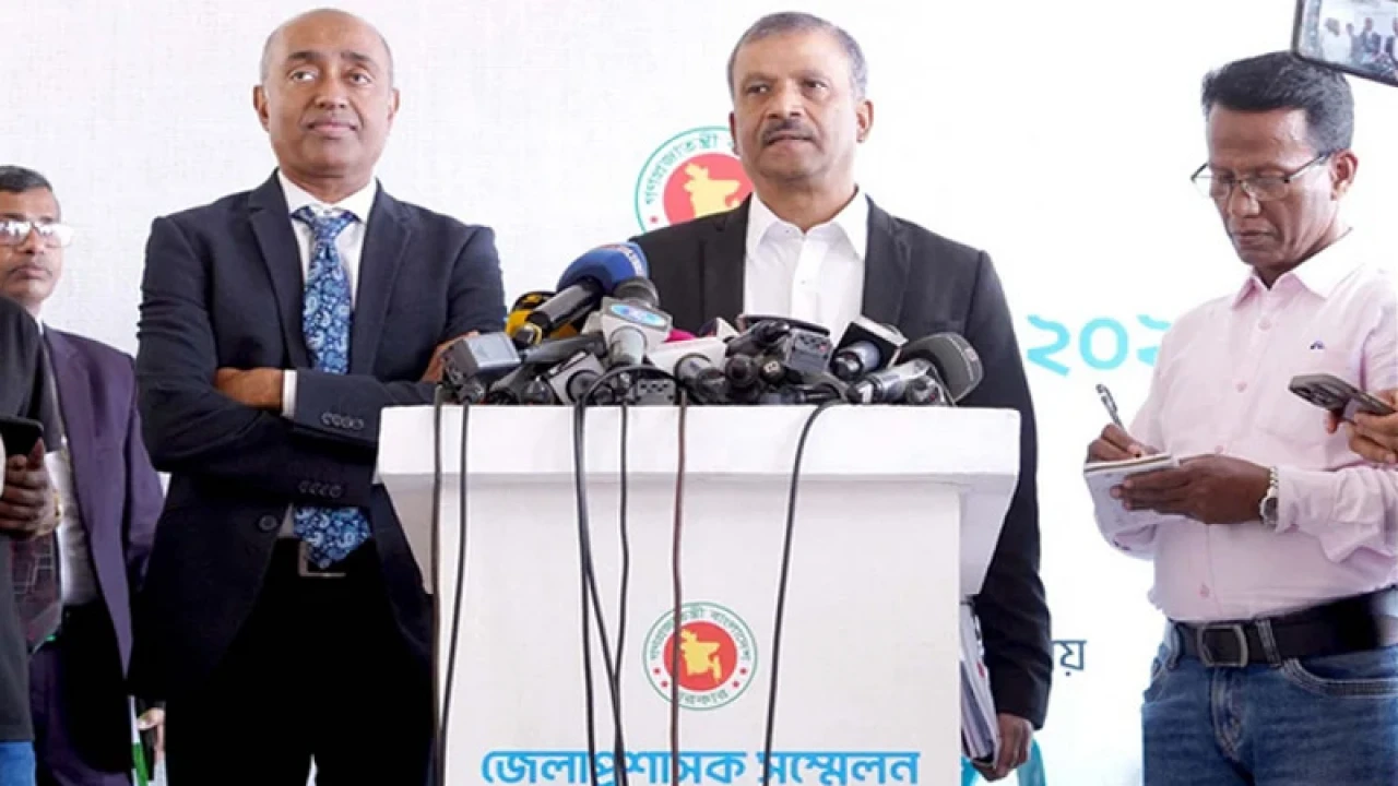 ডিসিদের যে আহ্বান জানালেন আইন উপদেষ্টা