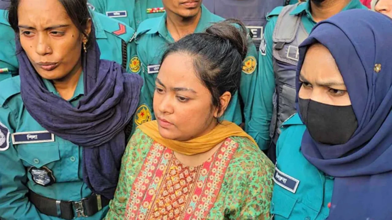 ইডেন কলেজে সার্টিফিকেট তুলতে এসে আটক নিষিদ্ধ সংগঠন ছাত্রলীগের নেত্রী 