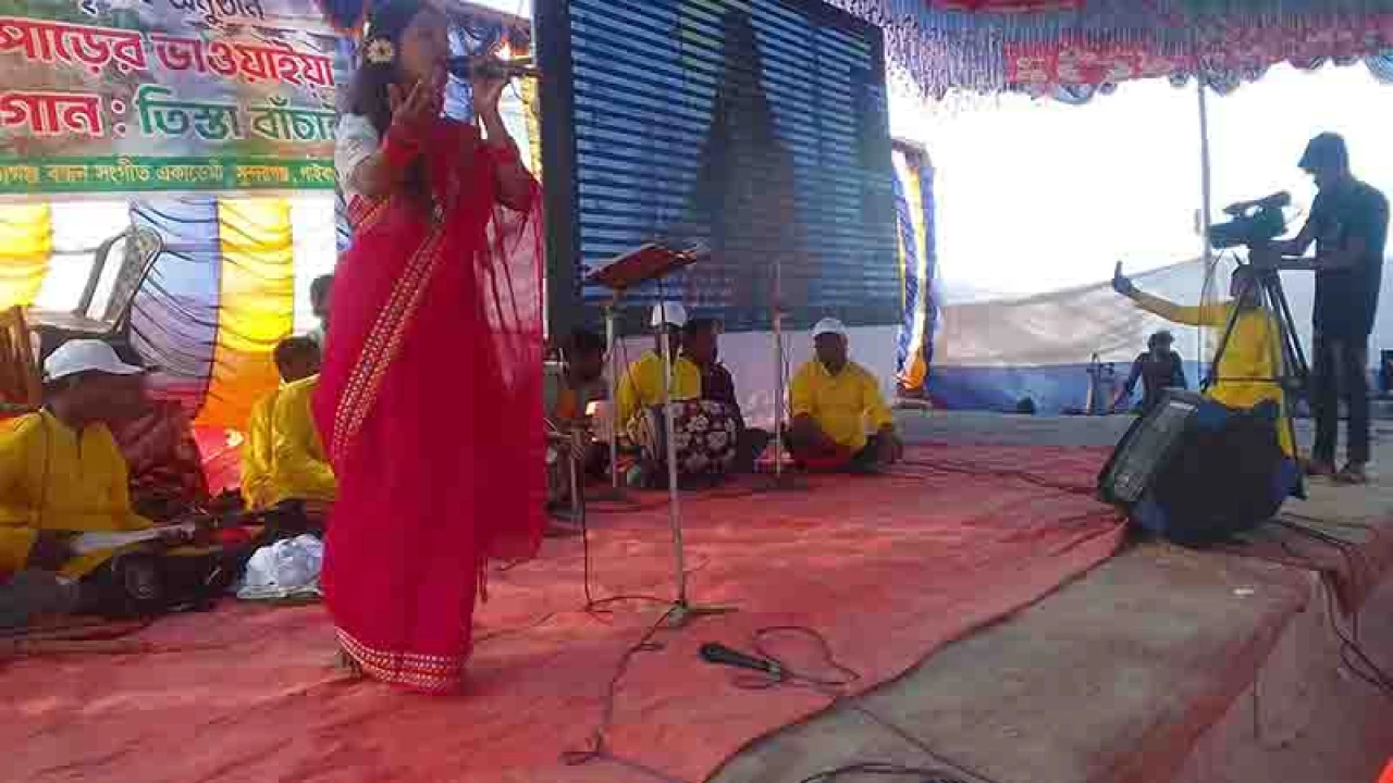 পানির ন্যায্য হিস্যার দাবিতে তিস্তা পাড়ে জনতার ঢল